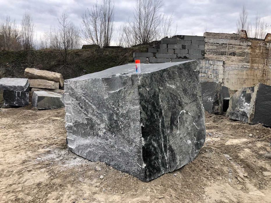 Блоки габро, покостівка, лизники, гранітні блоки, камінь, граніт