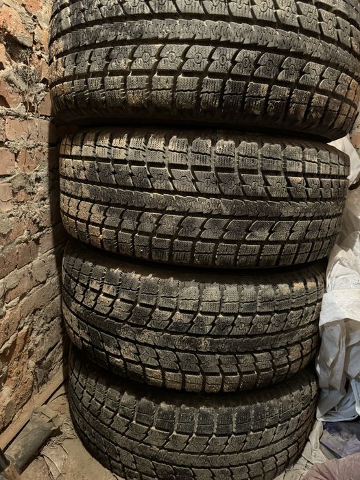 Резина зимова toyo 285/60 R18 з дисками