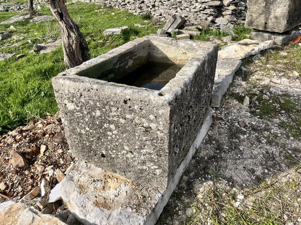 Pias em pedra feitas a mão