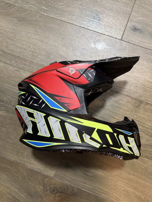 Шолом Airoh в нормальному стані