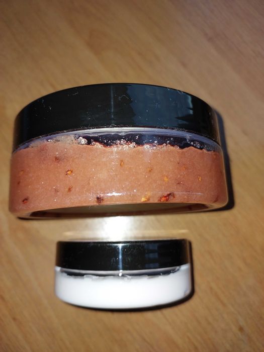 Malinowe masełko do ciała + peeling do ciała Balneo