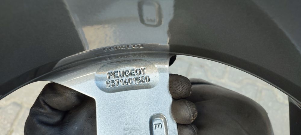 17 5x108 oryginalne 308 508  Peugeot  3008 oraz 5008