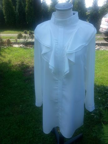 sukienka  biała z falbankami