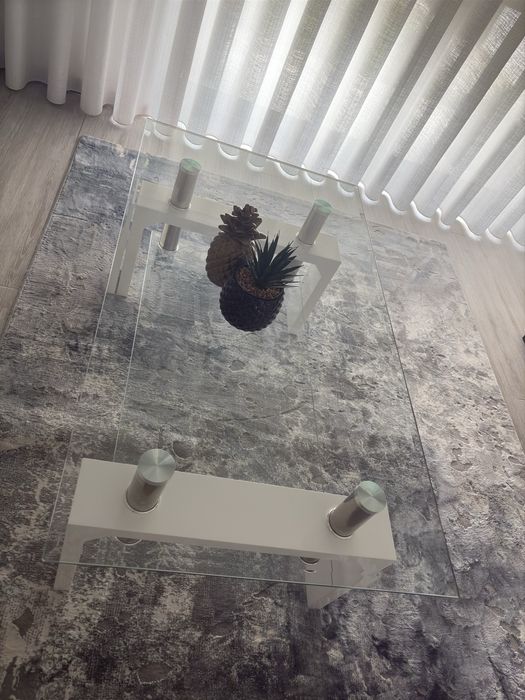 Mesa de centro  tampo de vidro e pernas branco lacado como nova