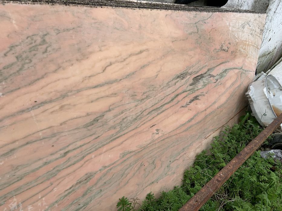 Placas de mármore rosa e cinza