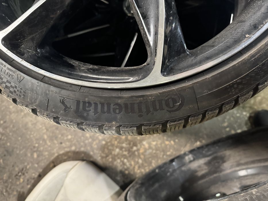 Резина 235/35 R20 Continental зима