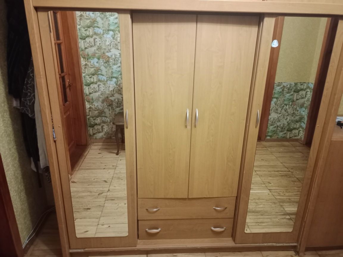Шкаф в прихожую с тумбой