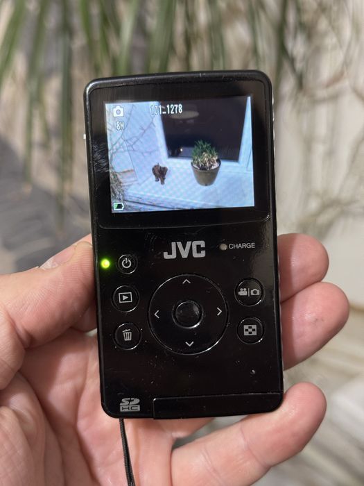 JVC PICSIO GC-FM1: карманная FullHD-камера