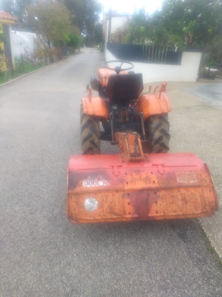 Trator B7000 16 CV