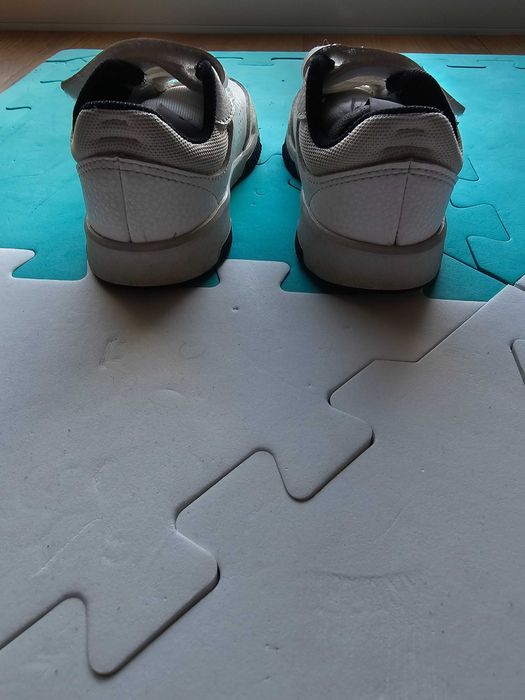 Buty chłopięce Adidas rozmiar 24
