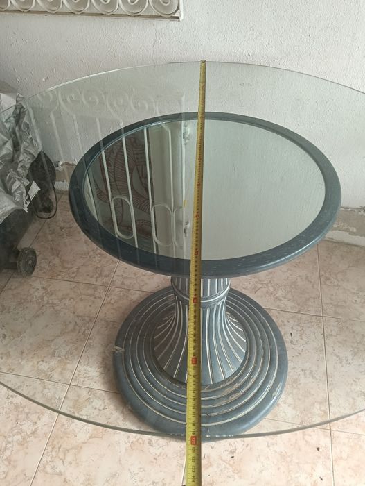 Mesa de vidro com 4 cadeiras