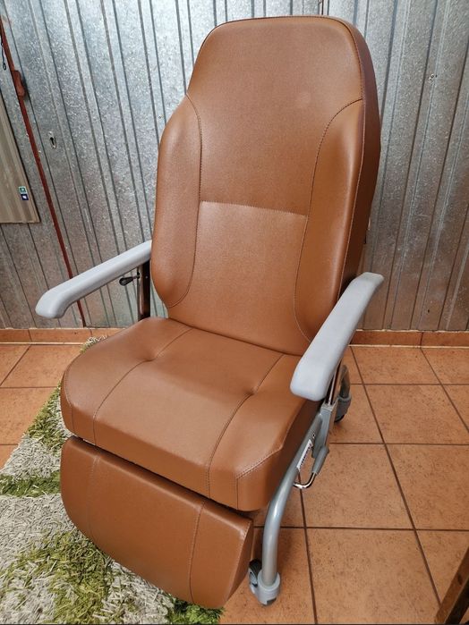 Fotel pielęgnacyjny, rehabilitacyjny, wypoczynkowy, do przewozu osób s