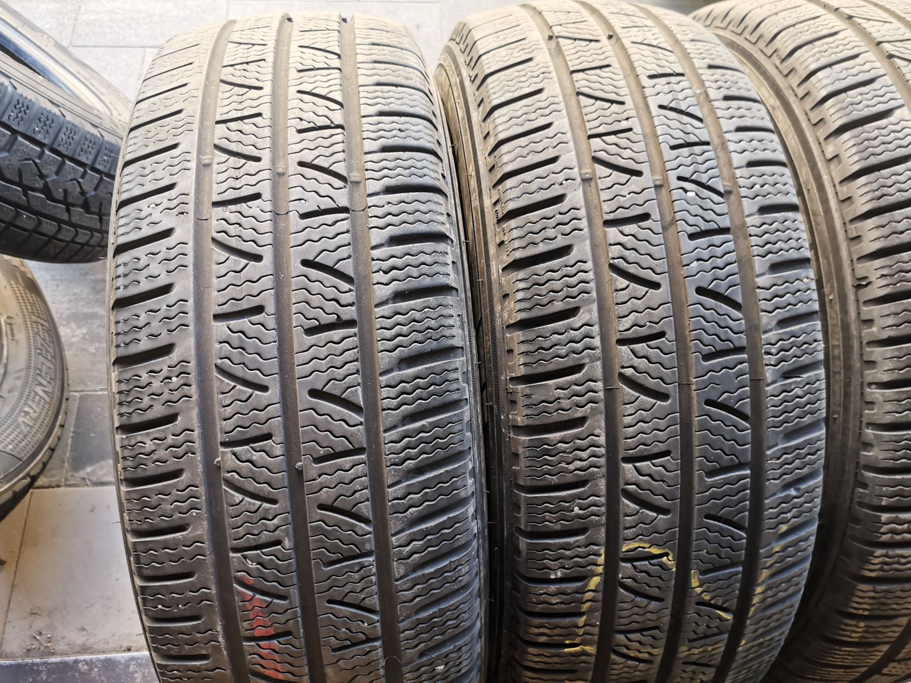 Резина 235/65 R16C Pirelli