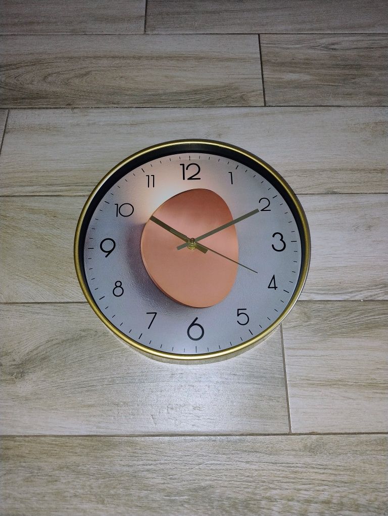 Zegar ścienny Nowoczesne  chichy bez tykania 30cm.
