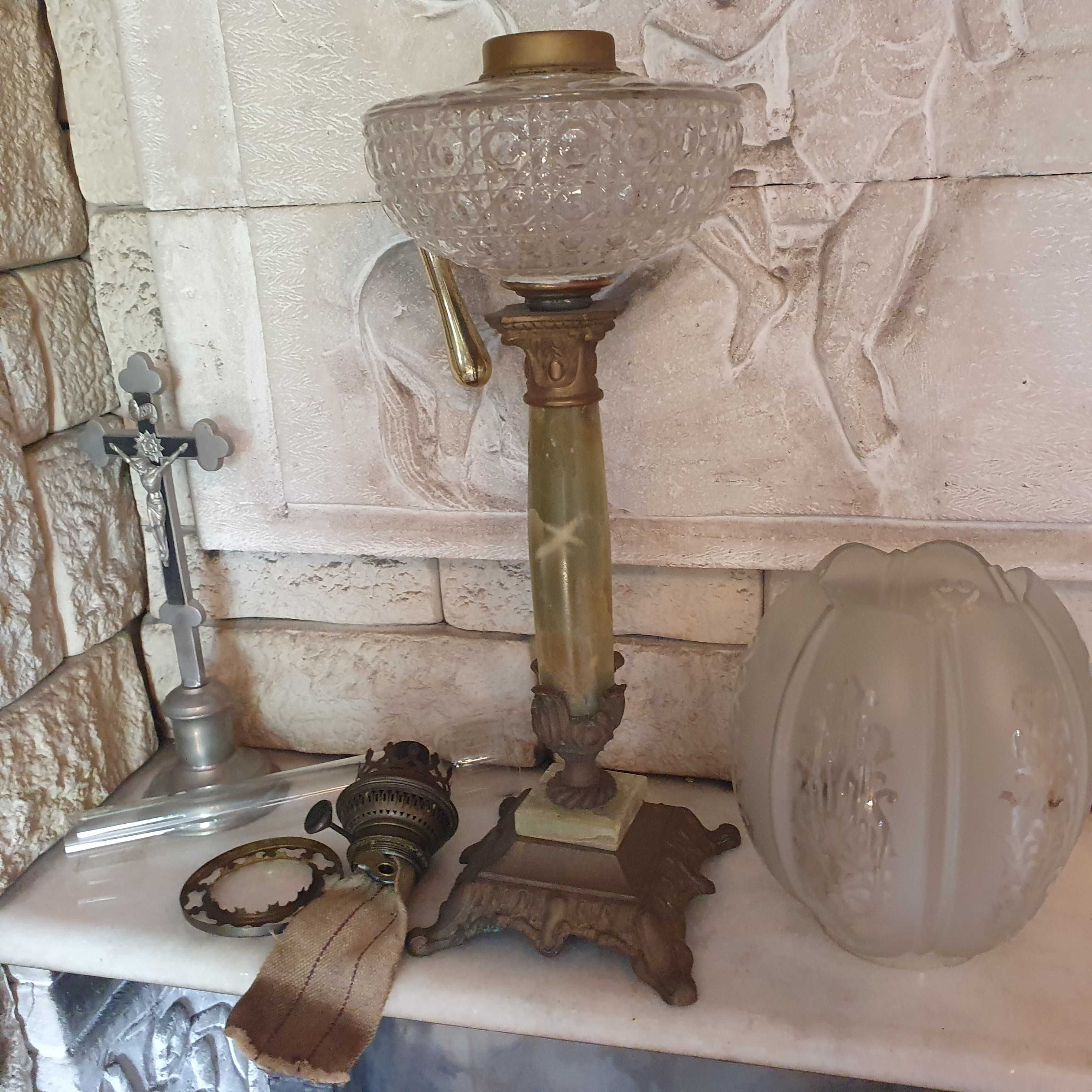 Sprawna lampa naftowa z XIX wieku