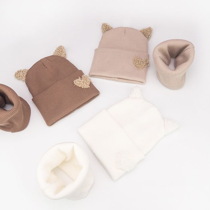 Шапка і хомут для дівчинки