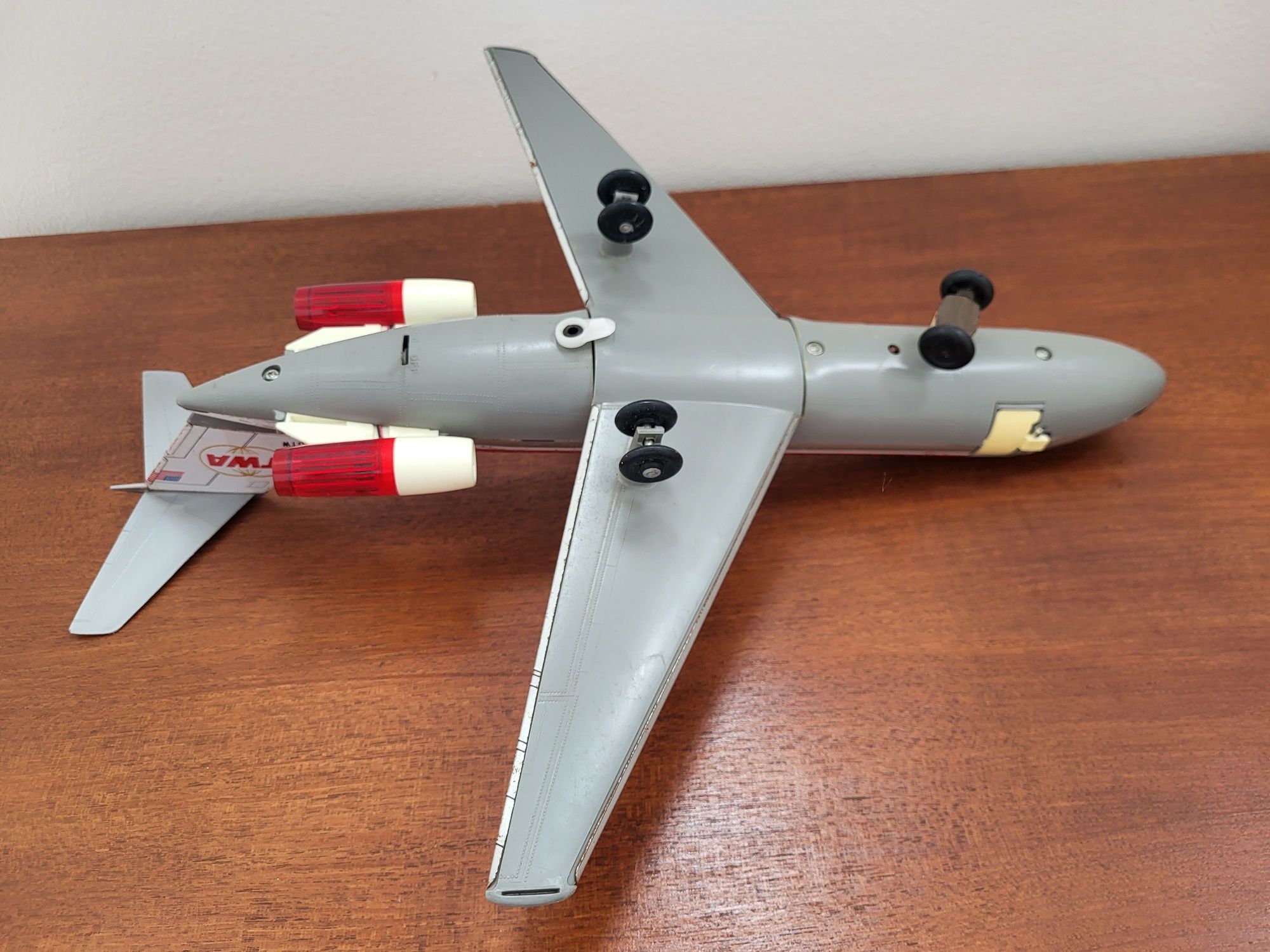 Avião da TWA,  fabricado pela Nomura, Japão