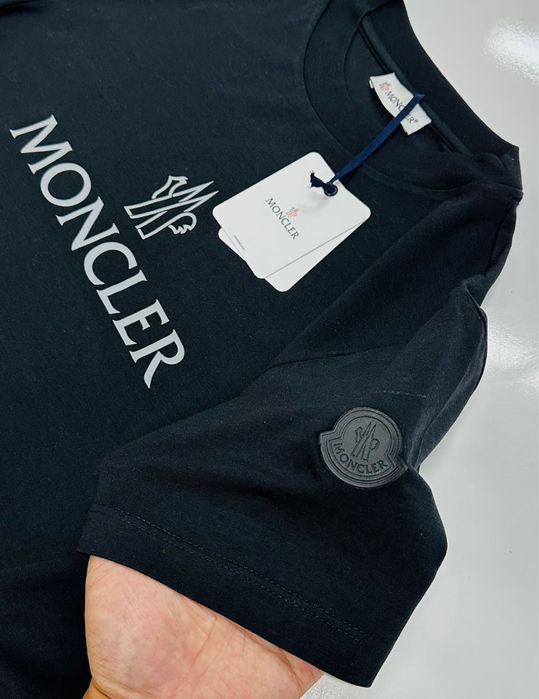 Camisa Moncler com etiqueta