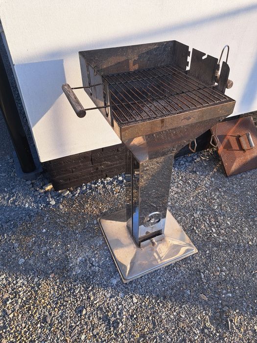 Grill węglowy z nierdzewki