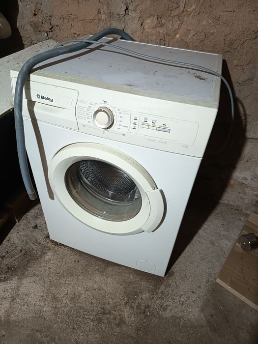Máquina de lavar a roupa a trabalhar