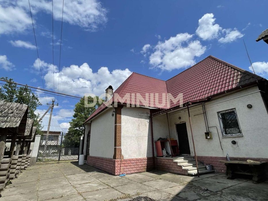 Продається комерція на центральній дорозі, в с. Іза