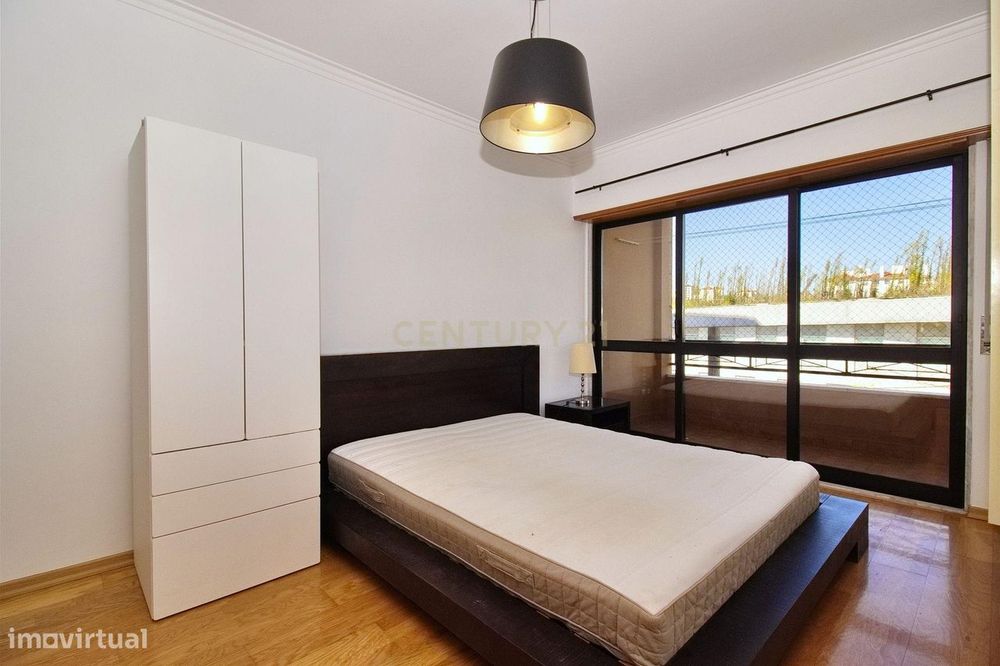 T2 renovado com suíte, garagem box e varandas   - Quinta do Barão, Car