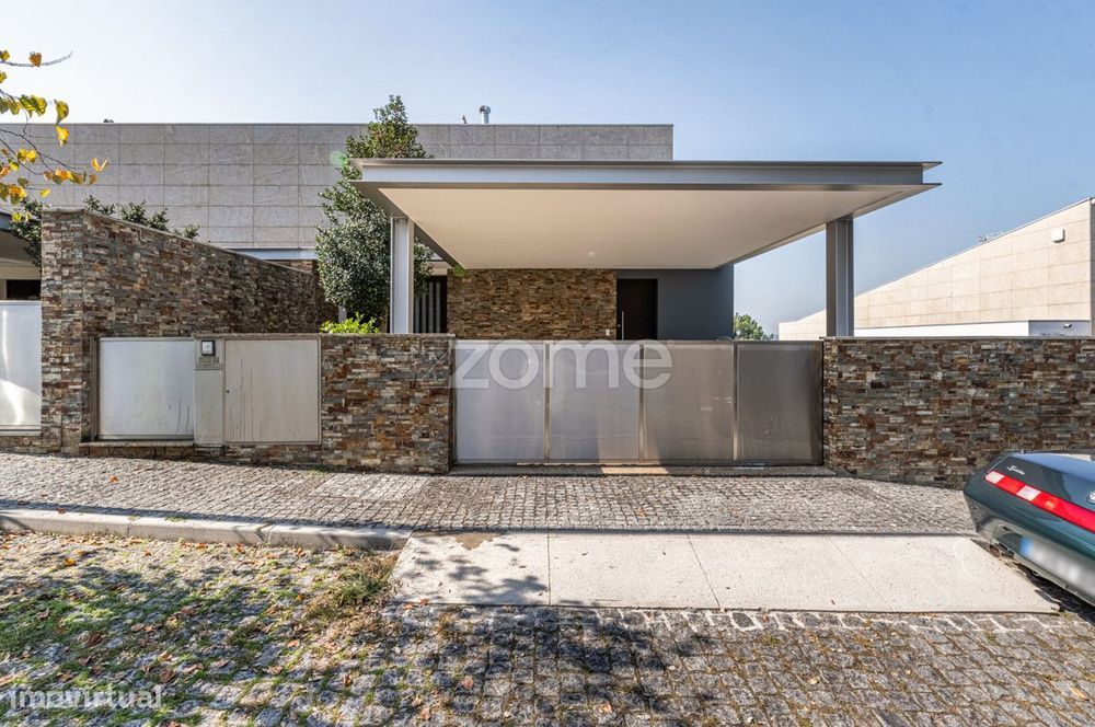 Moradia T4+1 em Palmeira - Braga!