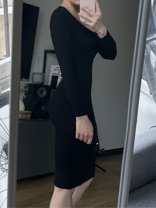 Czarna sukienka prążkowana dopsowana bodycon sinsay xxs długi rękaw