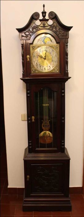 Relógio de Caixa Alta em Pau-Rosa