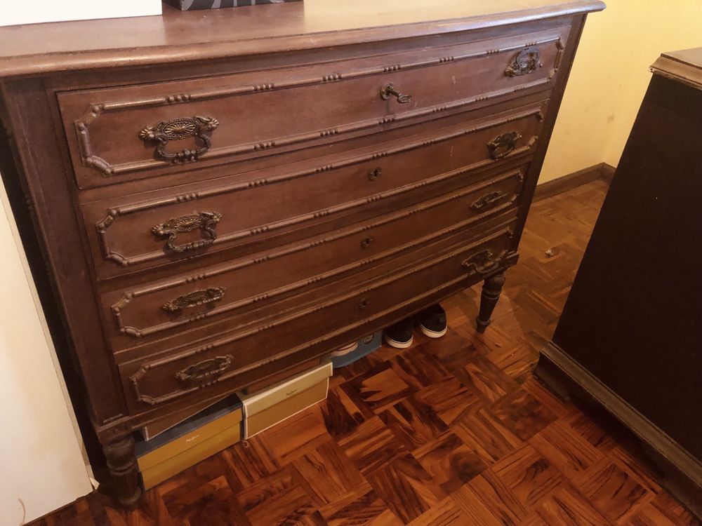 Móveis Vintage: comoda, guarda fatos, mesinha cabeceira