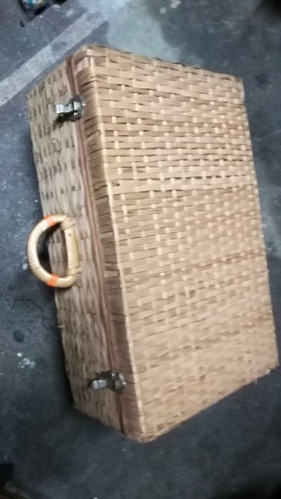 Mala em palha antiga