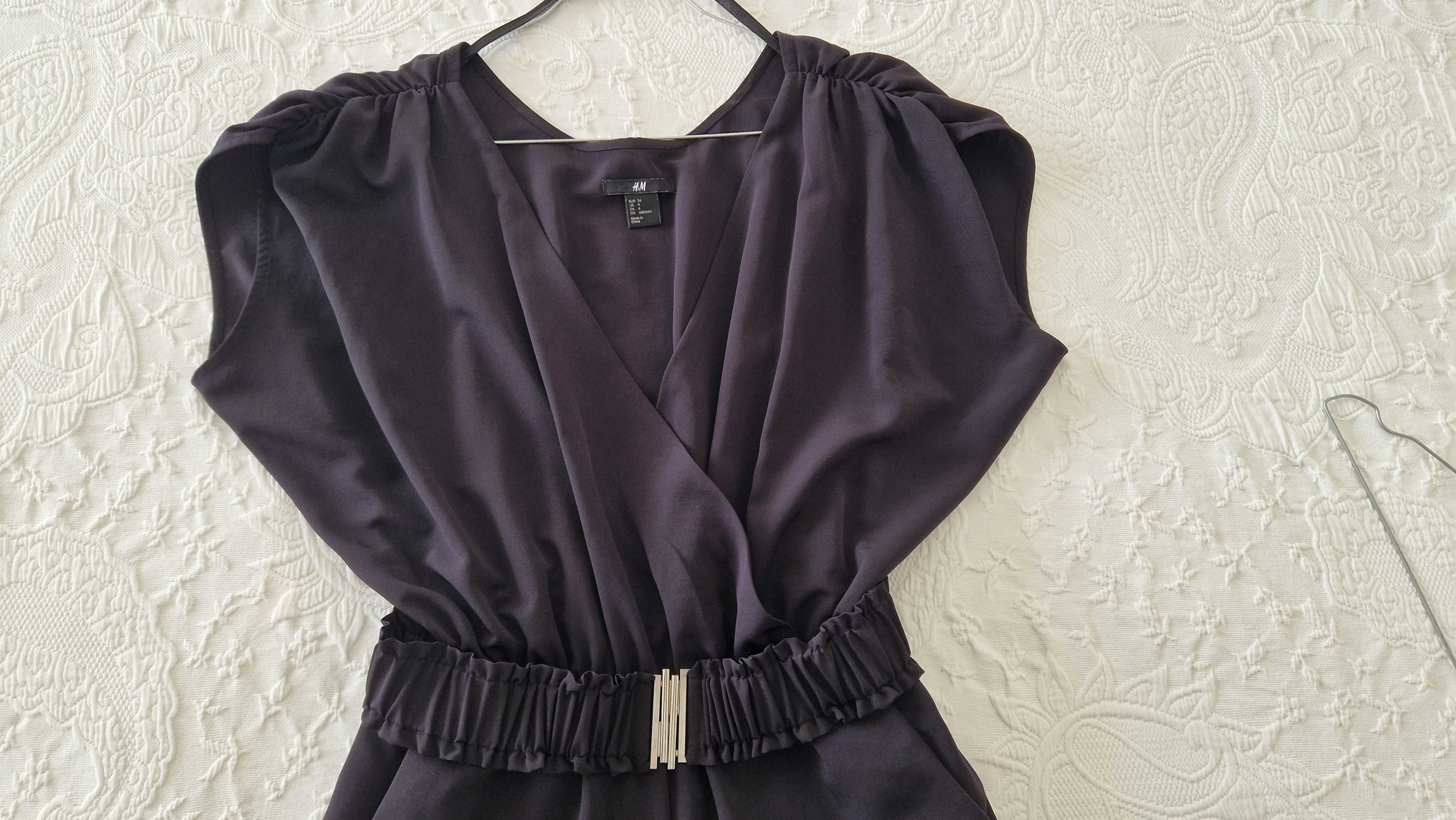 Macacão preto, marca H&M, com cinto, tamanho EUR 34