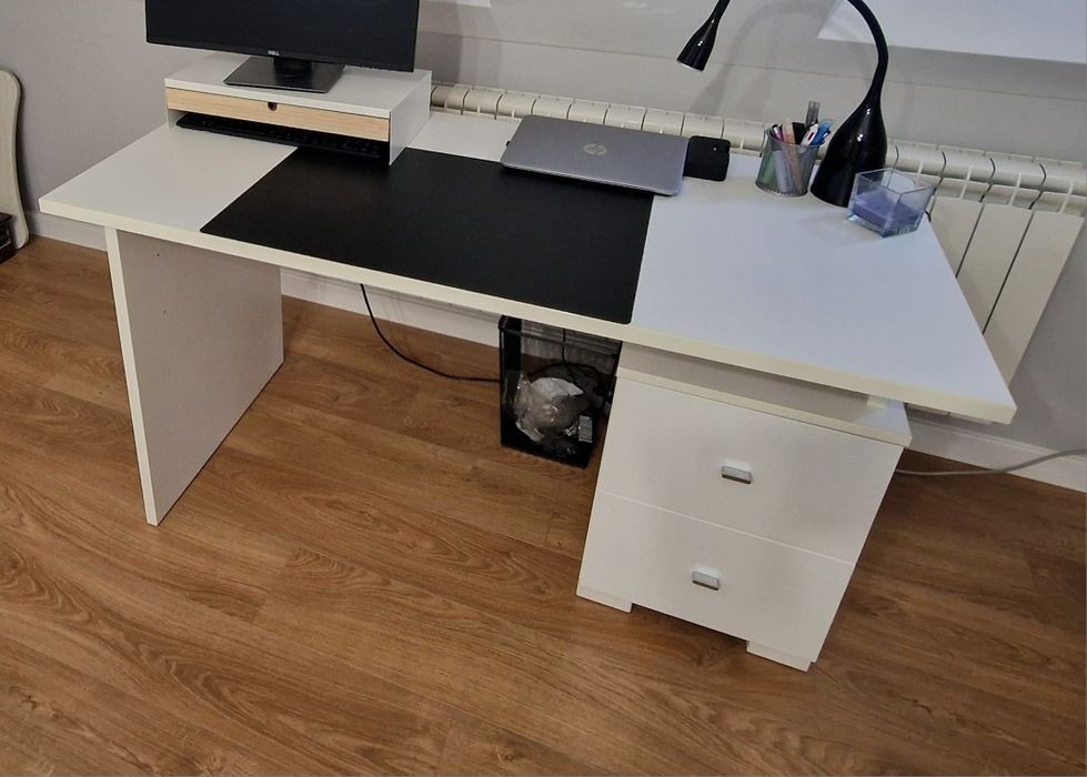 Meblik biurko białe z szufladami