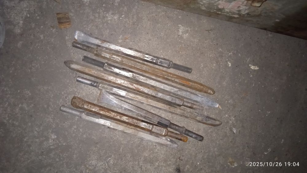 Młot Kujący KANGO 637 + Walizka + Dłuta (Zestaw)