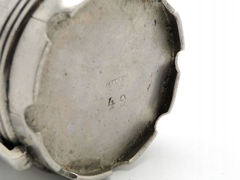 D1H Br. Buch - podstakannik w kształcie beczki