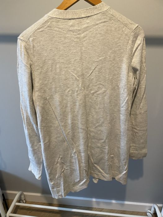 Szary kardigan z kieszeniami