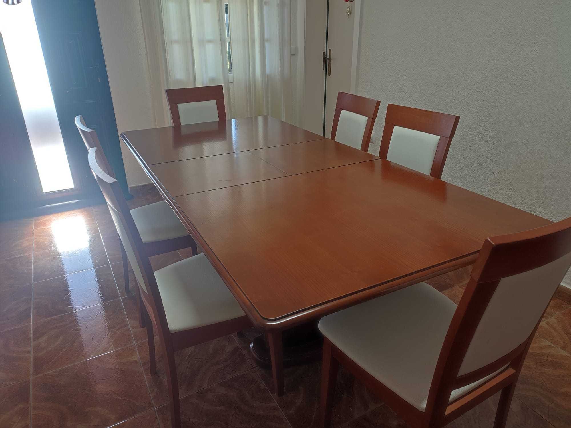 Mesa de sala jantar/com 6 cadeiras