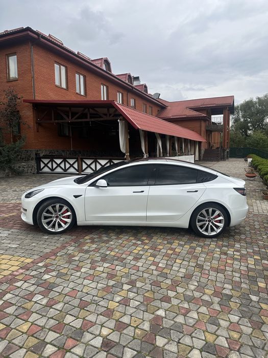 Tesla model 3 2021 long range повний привід