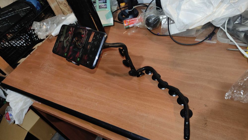 Крепление для смартфона "гусеница"