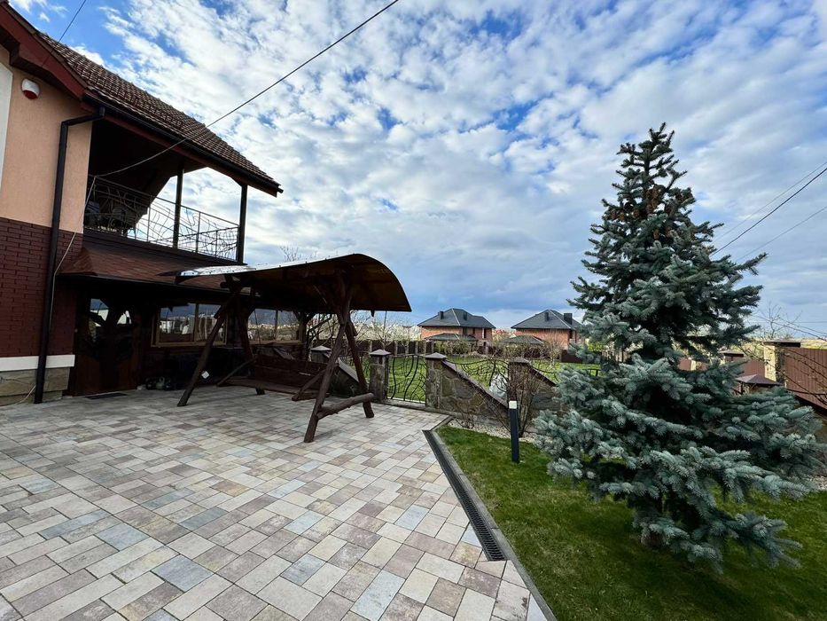 Будинок. Сокільники, вул.Успенська, 20 сот, гараж та гостьовий будинок