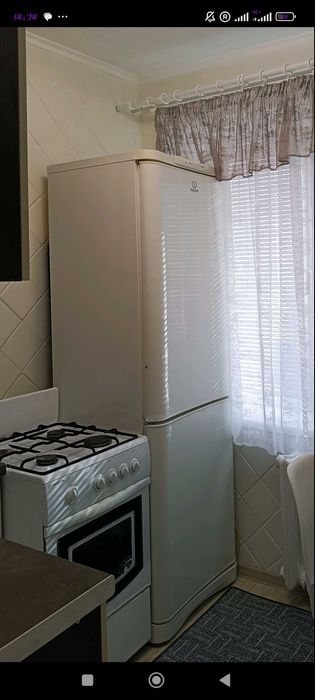 Холодильник "Indezit"