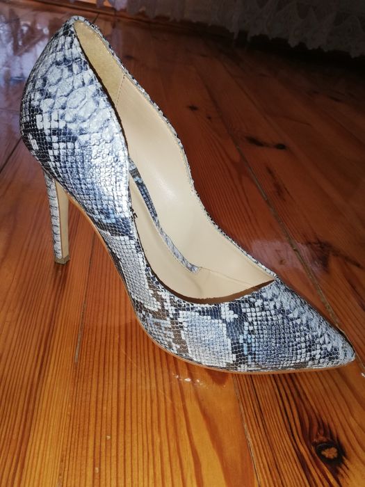 Szpilki Wężowe Śliczne