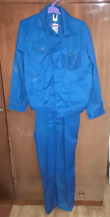 Рабочий костюм новый из 2-х предметов Курточка (ветровка) и комбинезон