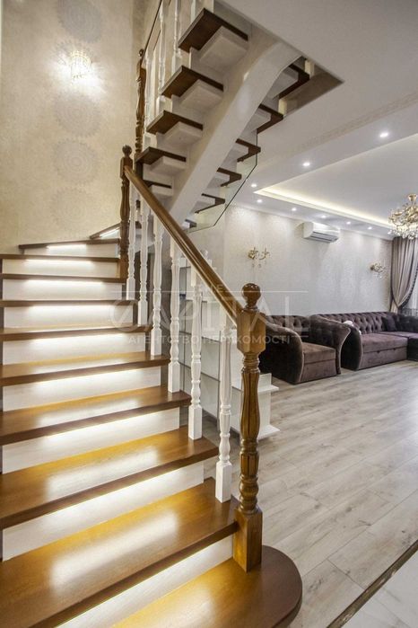Продажа 3к квартиры,  ул Владимира Наумовича, Академгородок, Святошино