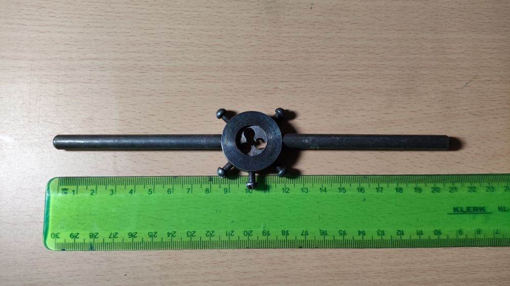 Плашкодержатель ф 20 мм с плашкой М5 времён СССР