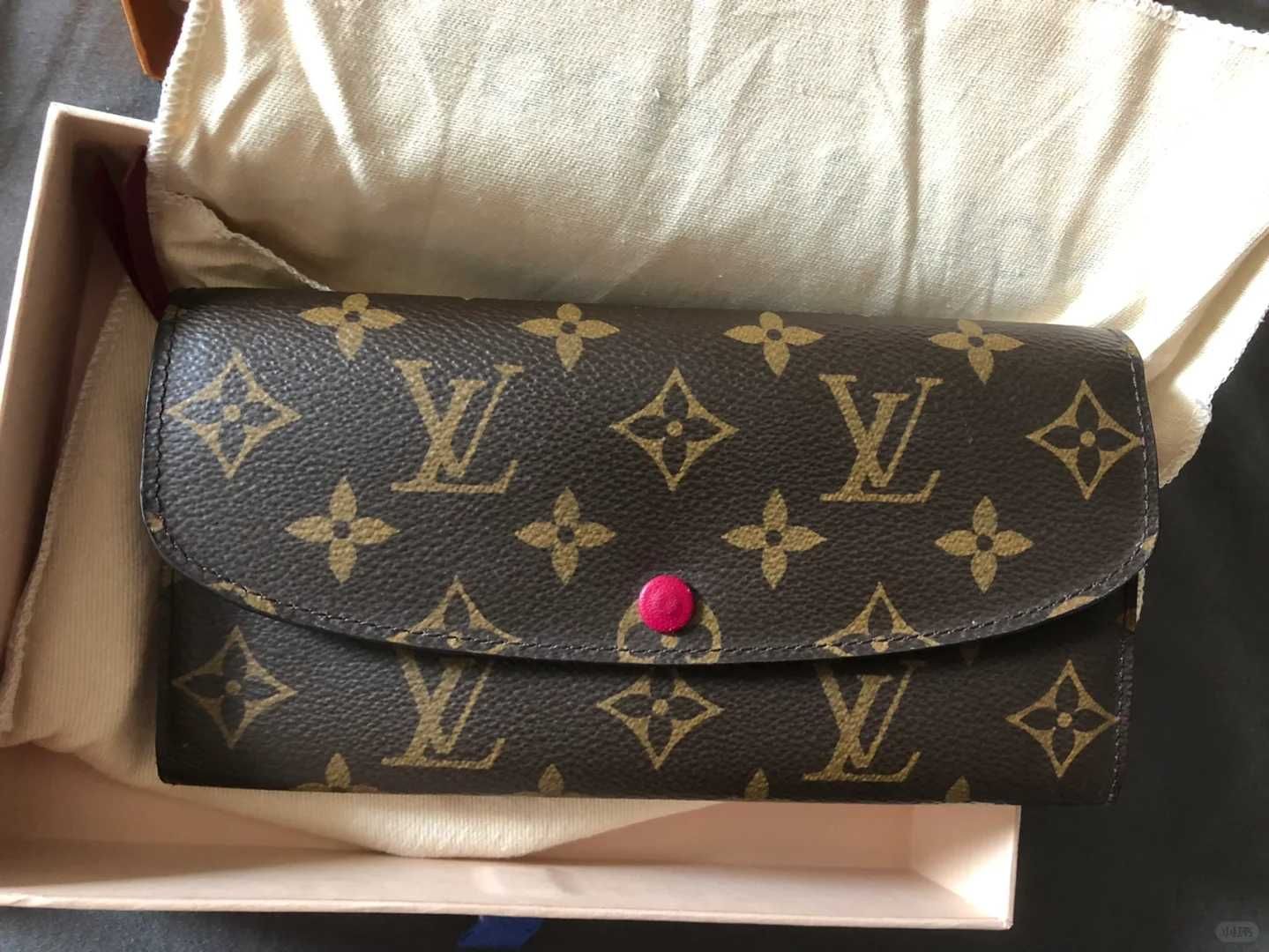 (Tylko jeden został) Portfel damski Louis Vuitton Emilie Monogram