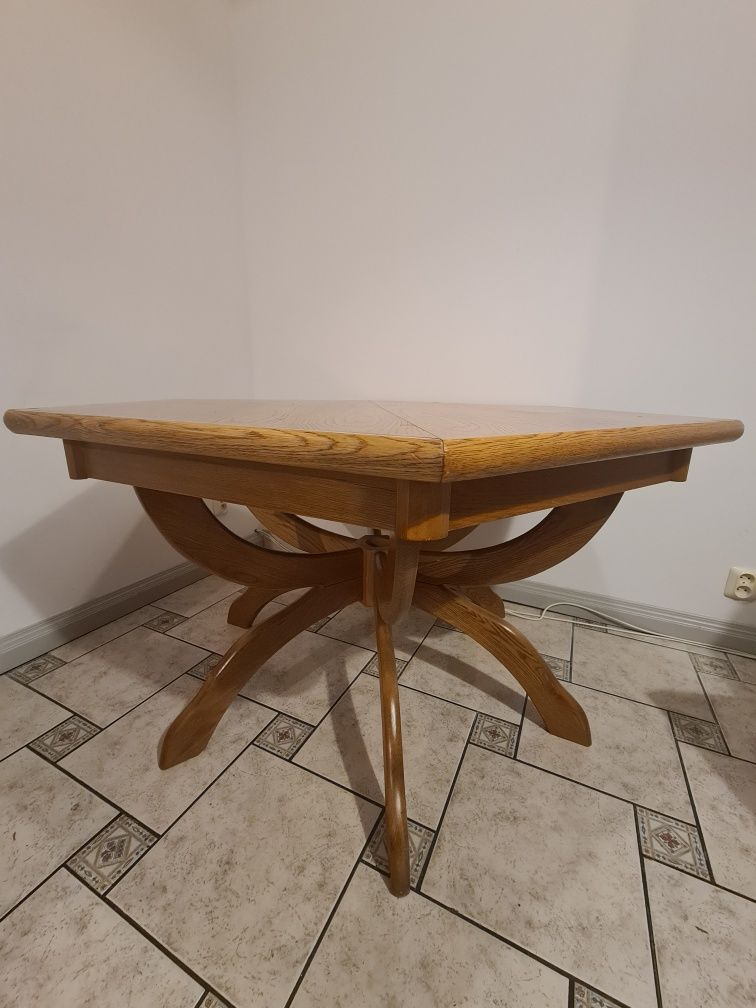 Duży drewniany, rozkładany stół do salonu/kuchni z 6 krzesłami!