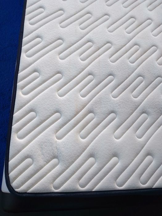 Cama de casal e colchão