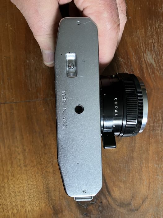 Analogowy Olympus S z futerałem