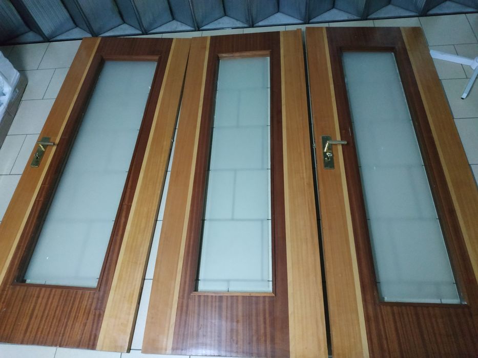 Portas com vidro (preço para as 3)